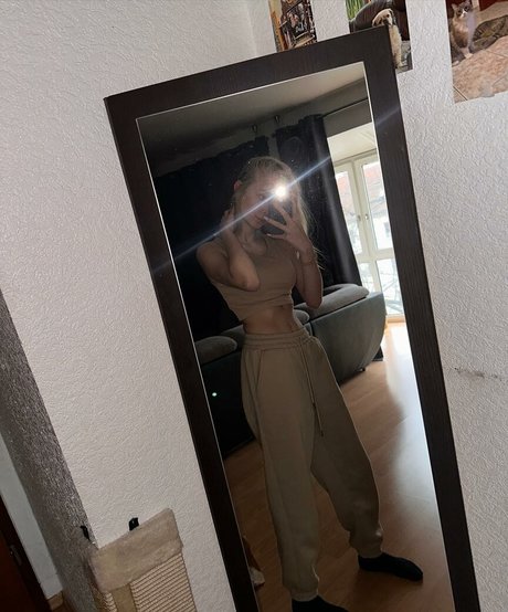 blonde vivi hd star img