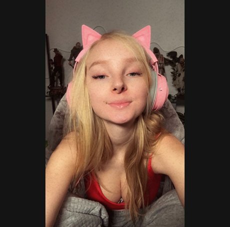 blonde trans onlyfans sexy naked photos