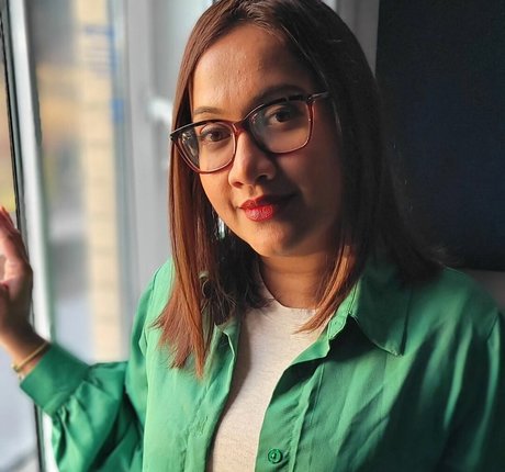 Scarlet Vixen Best Profile Photo