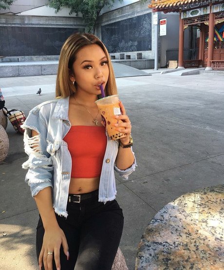 Thailiian pretty star pics