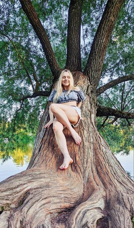 LeaFoxy pornstar art pics