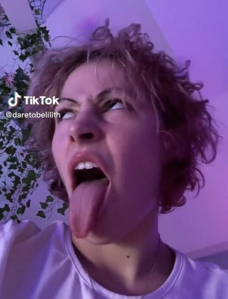 daretobelilith model hot photos