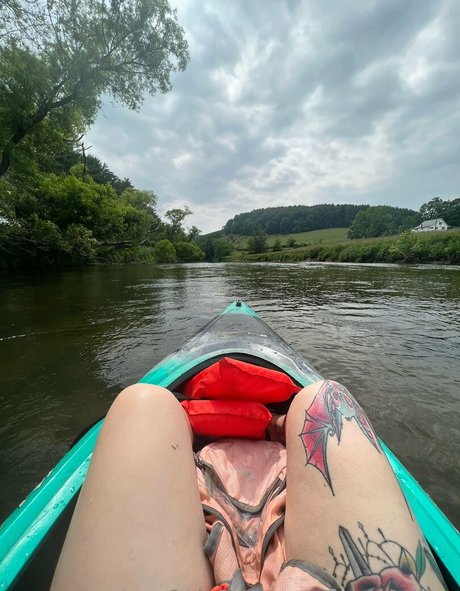 poppunkinn beautiful model image