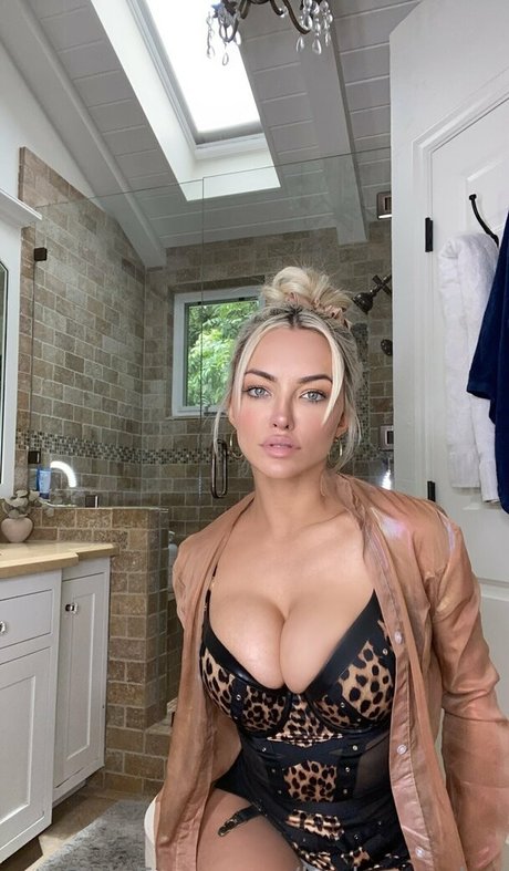 lindseypelas beautiful actress pictures