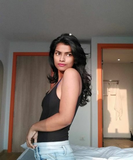 Nidhi Goel sex actress pic
