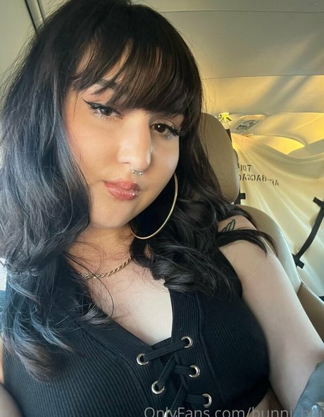 bunni blu nude model image