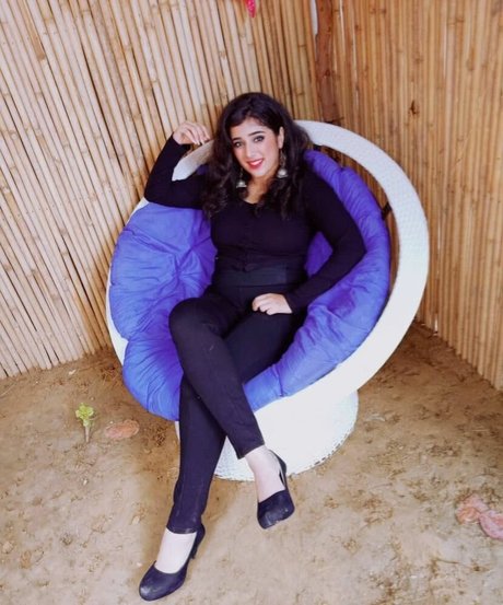 Apoorva Bhalla hot star pic