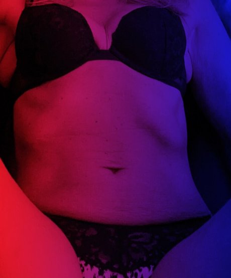 Jenniferssecrets model nude pic