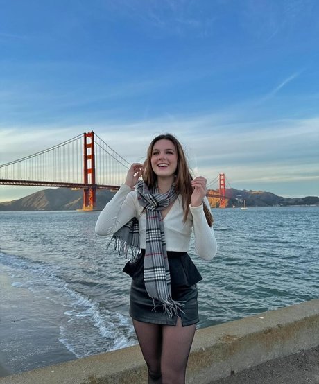 McKenzie Bell top model image