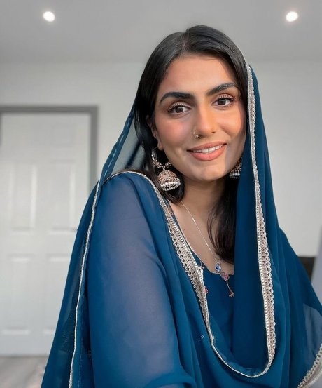 Tindy Kaur model free pic