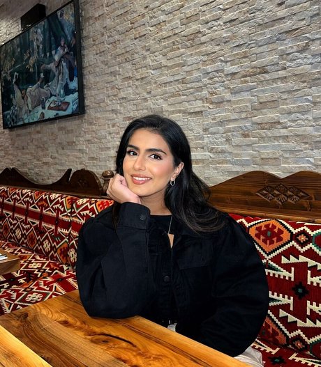 Tindy Kaur adult model pictures