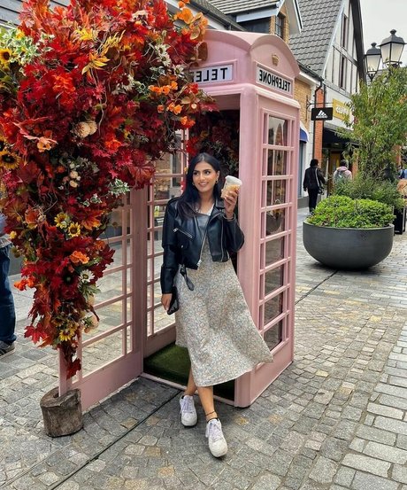 Tindy Kaur nice actress images