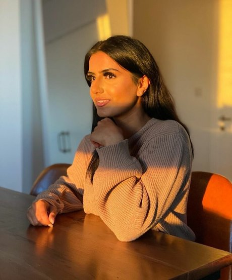 Tindy Kaur art model photos