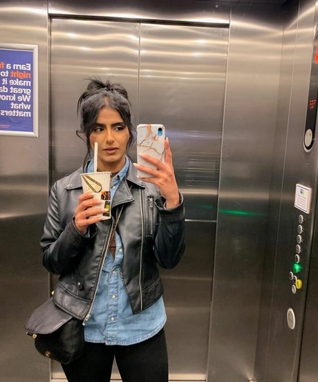 Tindy Kaur model nice pics