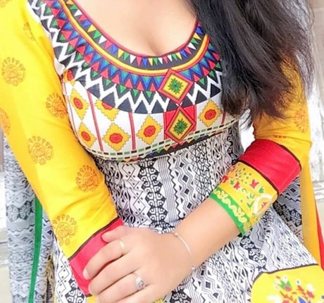 curvy shemale onlyfans art nude galleries