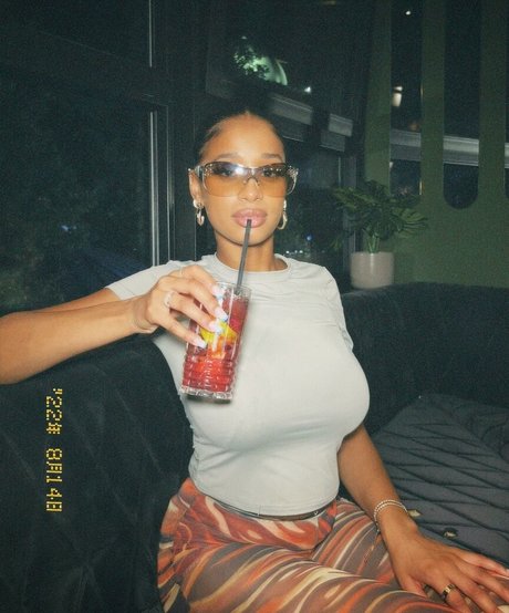 Capeverdian star sexy pictures