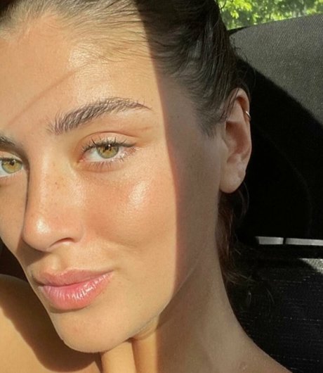 Morena Bradas model adult archive