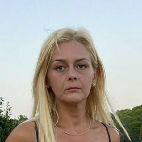 Tarba Firuta star sexy gallery