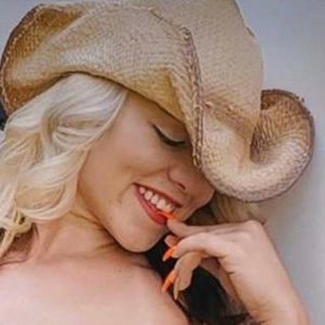 Abby Elizabeth Miller model sex img