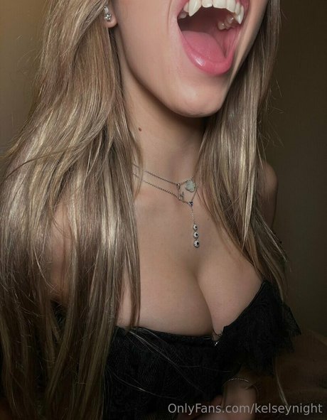 Kelsey Night hot star photo