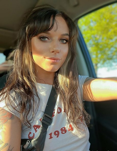 Ela Rose naked actress pics