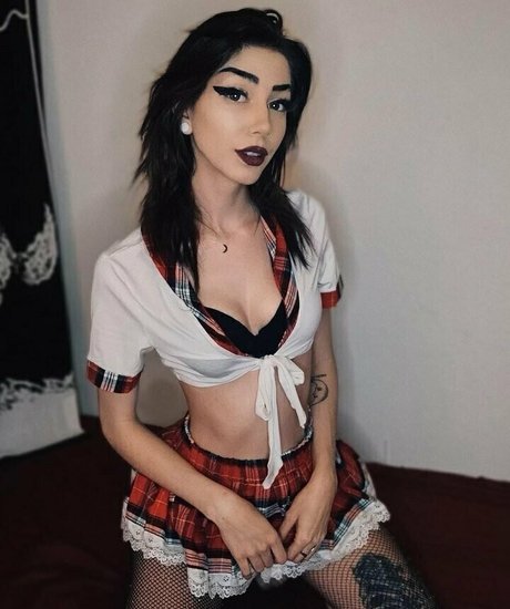 omgvelvet naked model pic