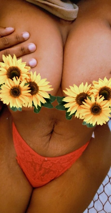 ReignofGlitter nudes star galleries