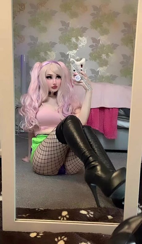 DeannaDarby pretty actress photos