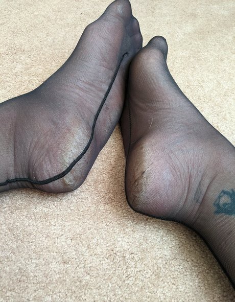 flirtyf33t94 art model photos