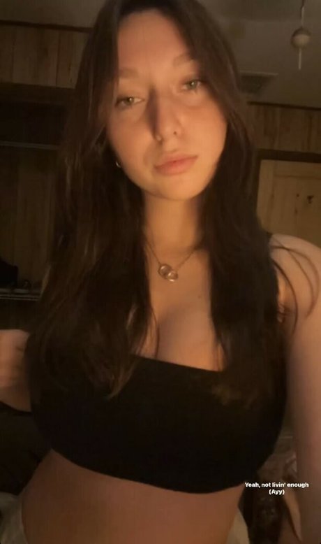 altomaremeleana beautiful model photo