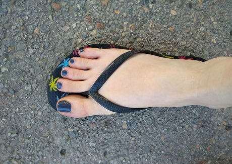 feeteaser model top gallery