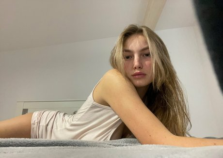 Naomi Reyners best pornstar pics