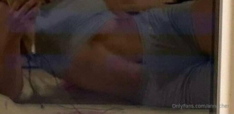 young onlyfans exclusive pic