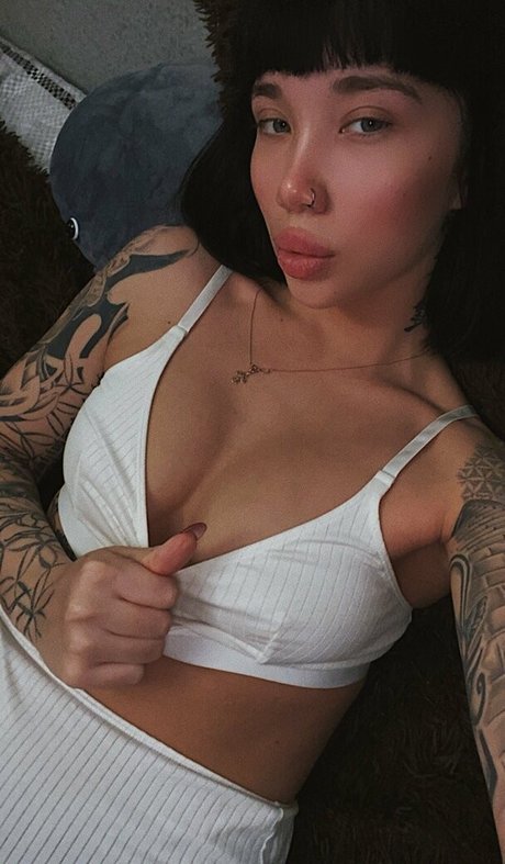 polina molly perfect model img