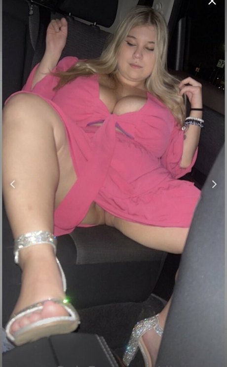 Dinocass pretty model photo