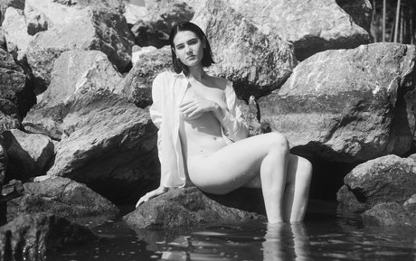 black hair onlyfans adult pic