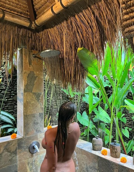 saucytitsbali pornstar adult image