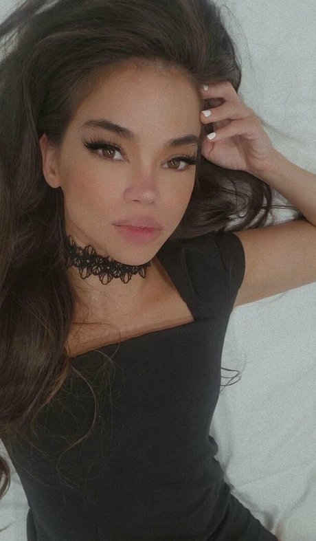 Angelina Moon model high quality pictures