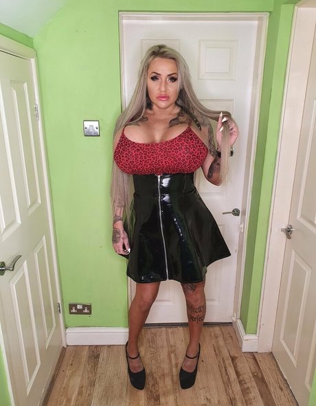 bigbustyblondeuk beautiful pornstar pic