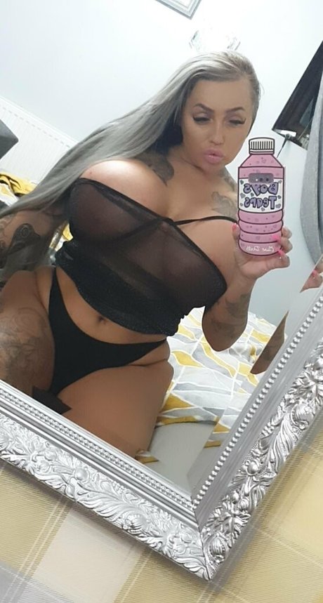 bigbustyblondeuk exclusive model photo