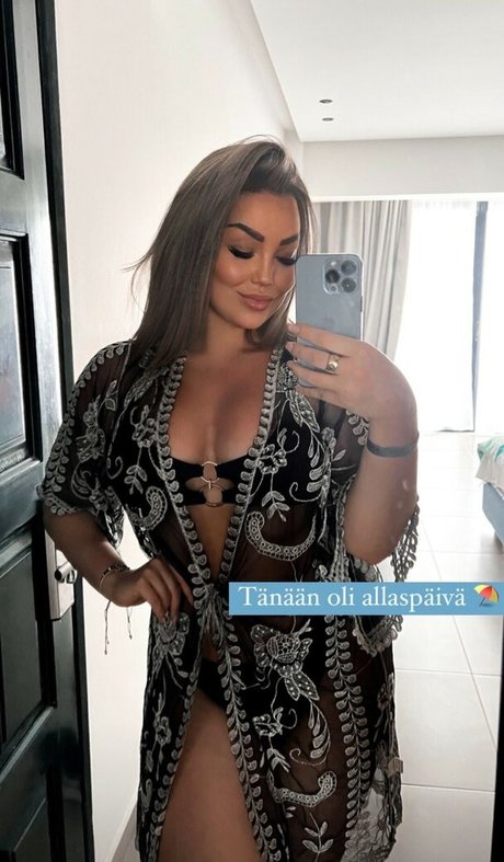 Essi Kaappola model hot img