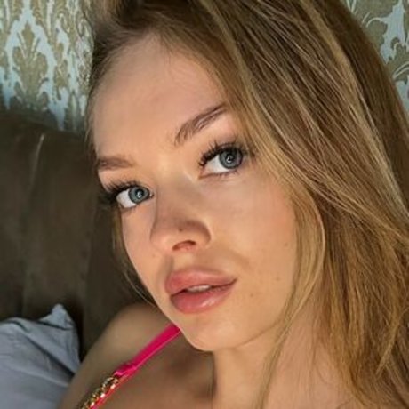 Teen Mia nude pornstar gallery