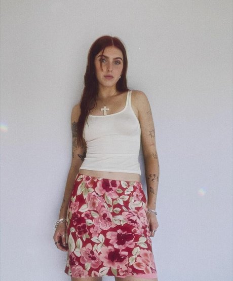 maaddielewis erotic model pics