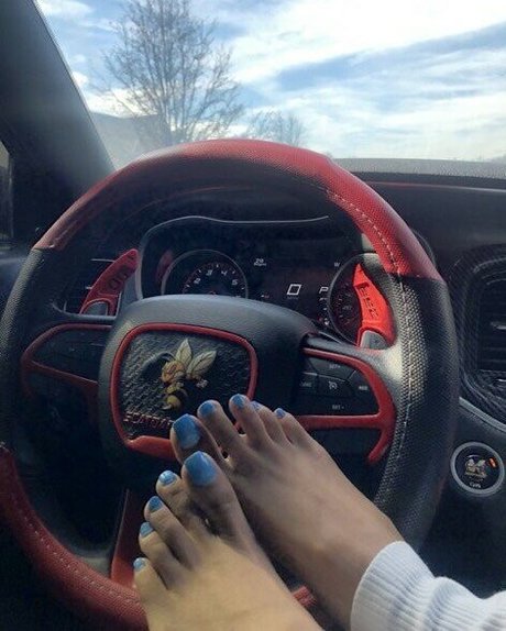 Sinister Simone xxx star pic