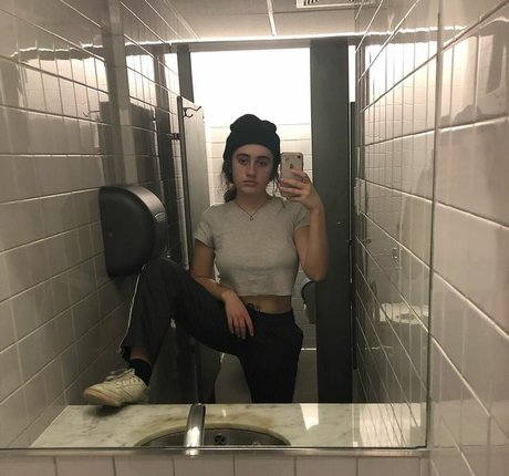 Rachel Sennott free actress photos