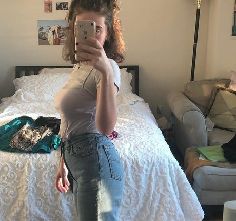 Rachel Sennott free pornstar img