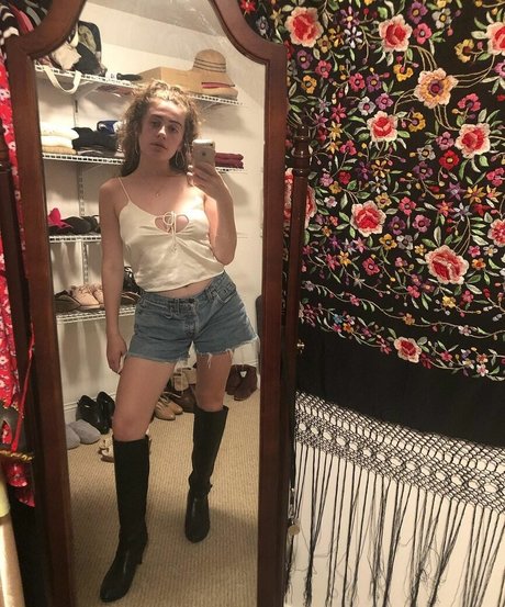 Rachel Sennott nice actress pictures