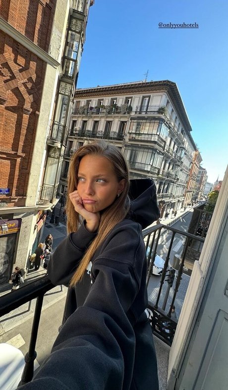 Magui Corceiro beautiful model image