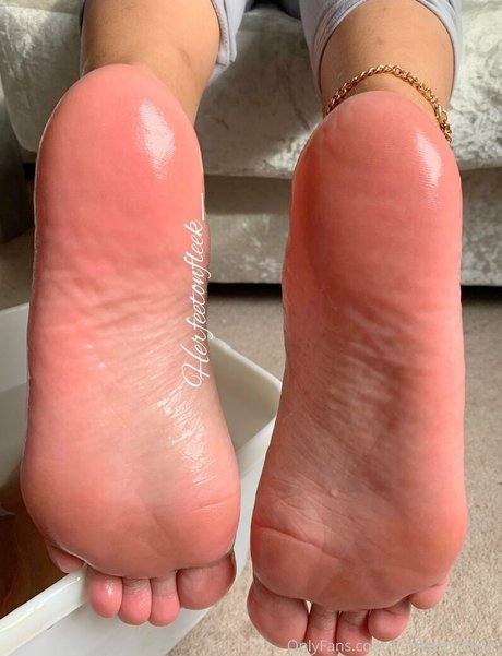 herfeetonfleek_ pornographic actress img