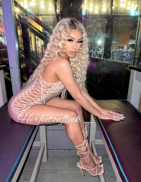 herfeetonfleek_ model nice pics